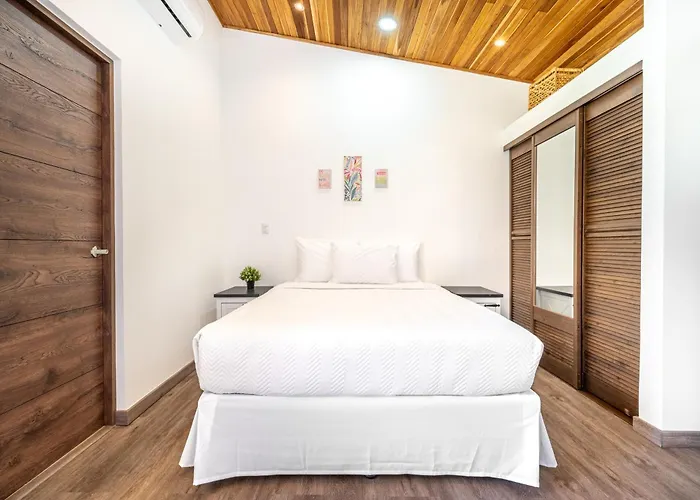 Hotel Macondo 3 - Guaria Morada Coco